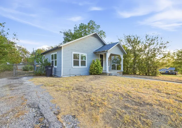 Photo 2 of Single family home for sale at 5728 Kilpatrick Ave, Fort Worth, TX 76107 | MLS# 21385596 | Listing updated on 2026-10-29
