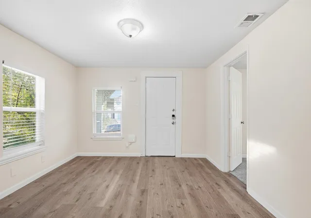 Photo 4 of Single family home for sale at 5728 Kilpatrick Ave, Fort Worth, TX 76107 | MLS# 21385596 | Listing updated on 2026-10-29