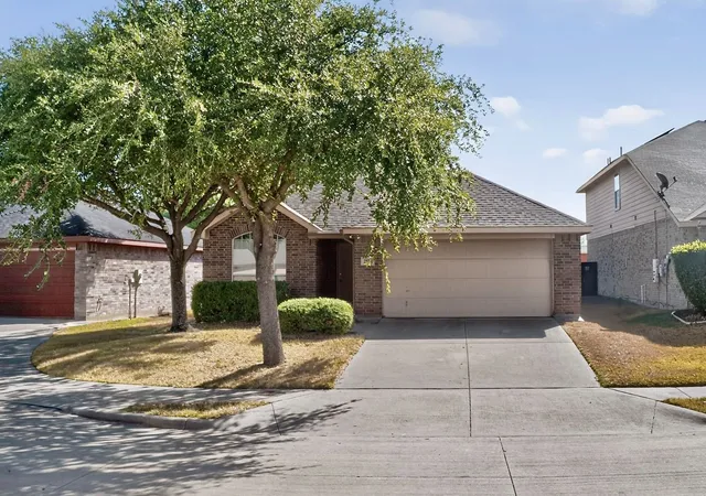 Photo 1 of Single family home for sale at 2954 Cowboy Dr, Dallas, TX 75237 | MLS# 21381640 | Listing updated on 2026-10-19