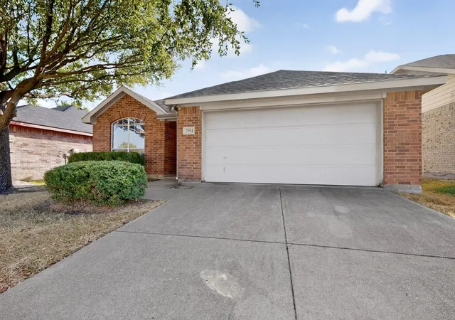 Photo 2 of Single family home for sale at 2954 Cowboy Dr, Dallas, TX 75237 | MLS# 21381640 | Listing updated on 2026-10-19