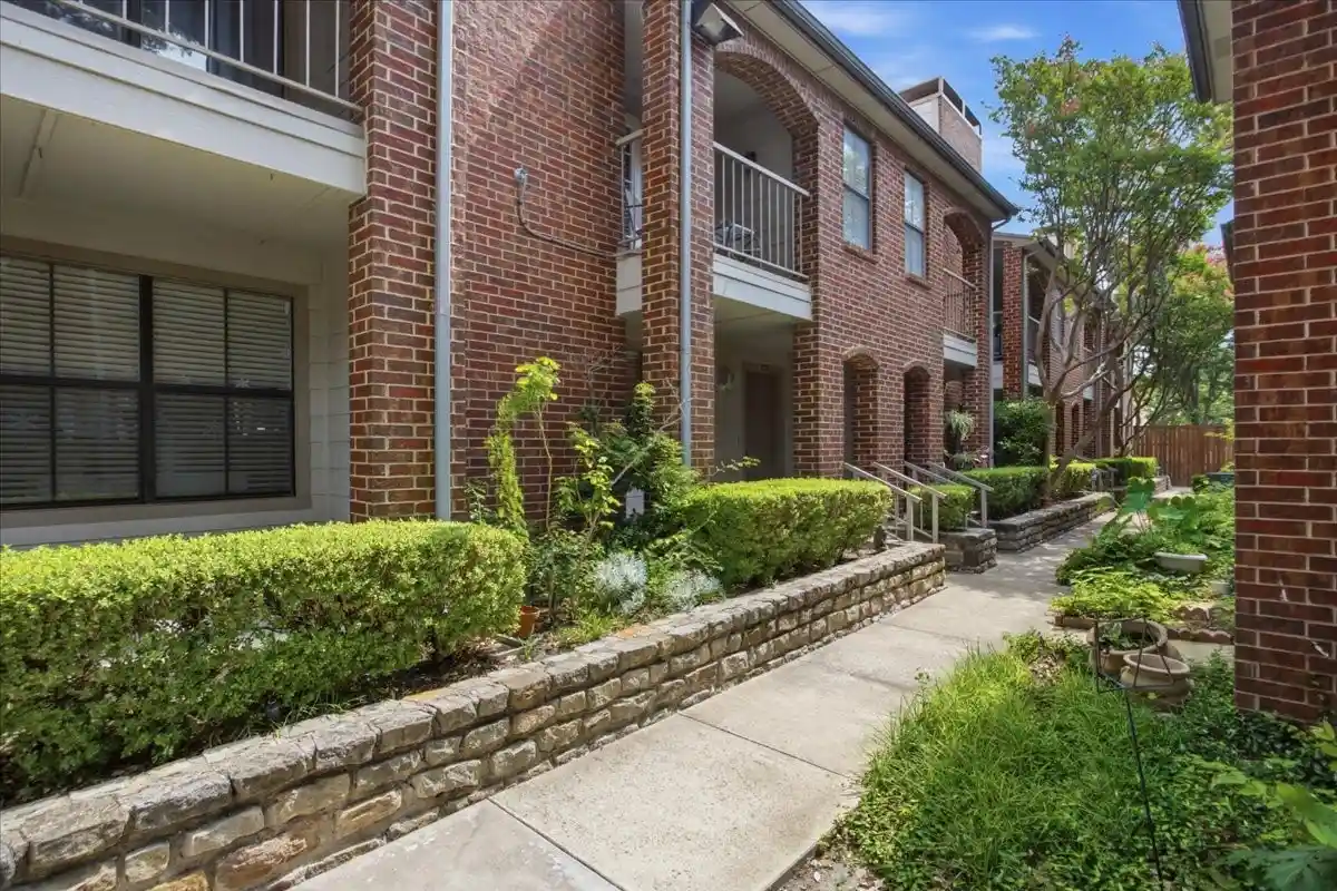Listing Photo 1 - Condo for sale in 3205 Donnelly located at 3205 Donnelly, Fort Worth, TX 76107 - Unit #202