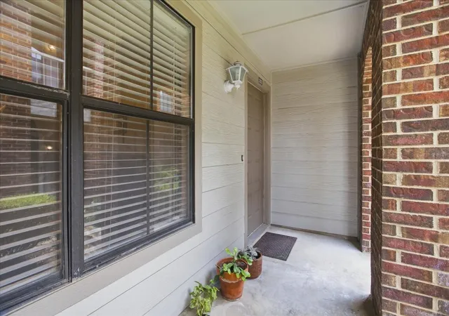 Listing Photo 3 - Condo for sale in building located at 3205 Donnelly, Fort Worth, TX 76107 - Unit #202