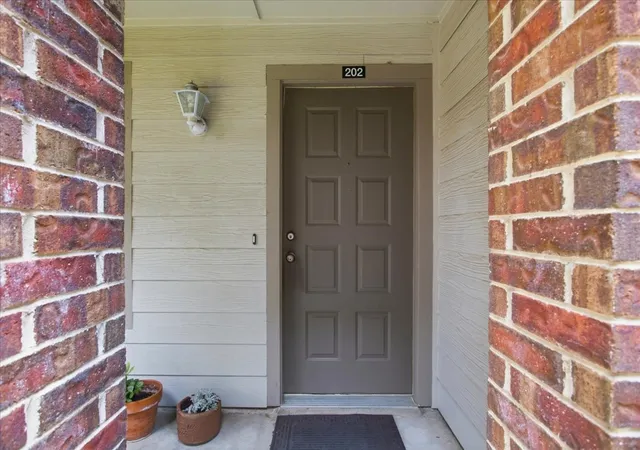 Listing Photo 4 - Condo for sale in building located at 3205 Donnelly, Fort Worth, TX 76107 - Unit #202