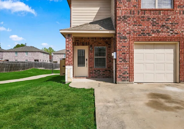 Photo 2 of Sale Pending at 900 Parkplace Ridge, Princeton, TX 75407 | MLS# 21390579 | Listing updated on 2026-10-28