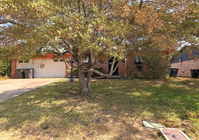 Photo 1 of Sale Pending at 2001 Carverly Dr, Fort Worth, TX 76112 | MLS# 21395454 | Listing updated on 2026-10-20