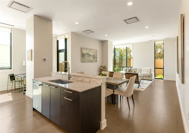 Photo 2 of Condo for sale at 5656 N Central Expy #103, Dallas, TX 75206 | MLS# 21395039 | Listing updated on 2026-10-20