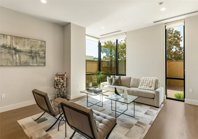Photo 3 of Condo for sale at 5656 N Central Expy #103, Dallas, TX 75206 | MLS# 21395039 | Listing updated on 2026-10-20