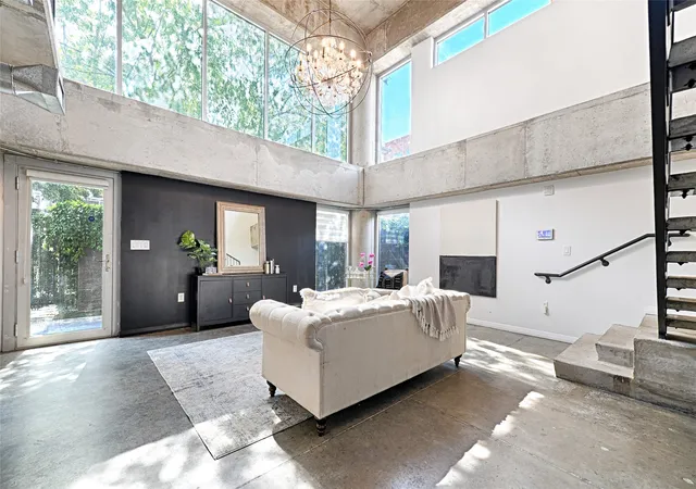 Photo 3 of Condo for sale at 1001 Belleview St #104, Dallas, TX 75215 | MLS# 21395489 | Listing updated on 2026-10-20