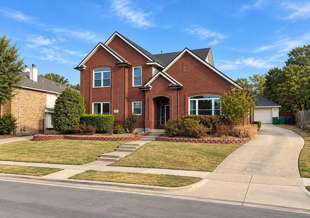 Photo 3 of Single family home for sale at 1517 Buena Vista Dr, Denton, TX 76210 | MLS# 21395630 | Listing updated on 2026-10-28