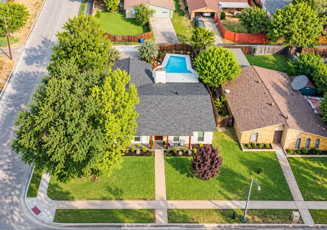 Photo 3 of Sale Pending at 8501 Van Pelt Dr, Dallas, TX 75228 | MLS# 21397341 | Listing updated on 2026-10-19