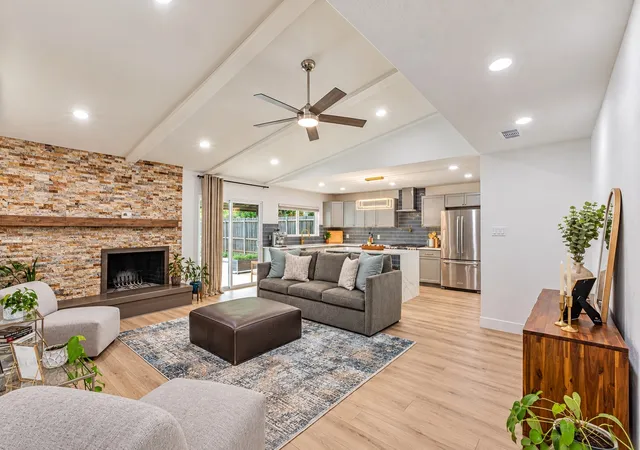 Photo 4 of Sale Pending at 8501 Van Pelt Dr, Dallas, TX 75228 | MLS# 21397341 | Listing updated on 2026-10-19
