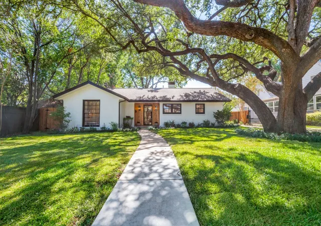 Photo 1 of Sale Pending at 2013 Huntington Ln, Fort Worth, TX 76110 | MLS# 21397334 | Listing updated on 2026-10-27