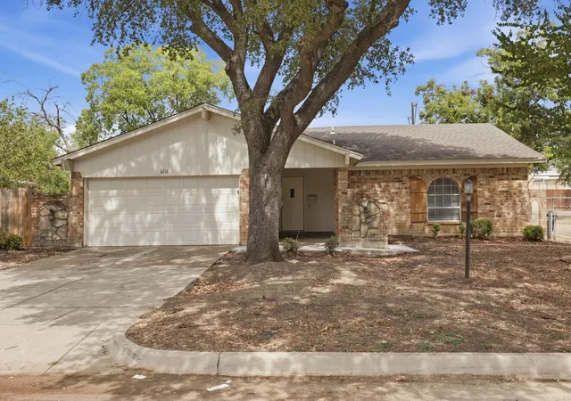Photo 1 of Single family home for sale at 3212 Glenmont Dr, Fort Worth, TX 76133 | MLS# 21385585 | Listing updated on 2026-10-29