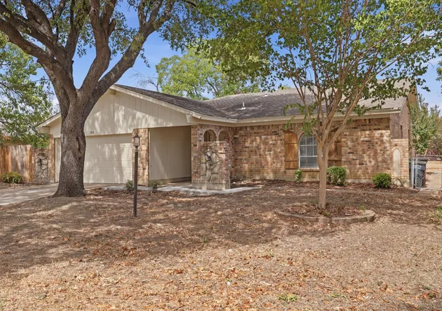 Photo 2 of Single family home for sale at 3212 Glenmont Dr, Fort Worth, TX 76133 | MLS# 21385585 | Listing updated on 2026-10-29