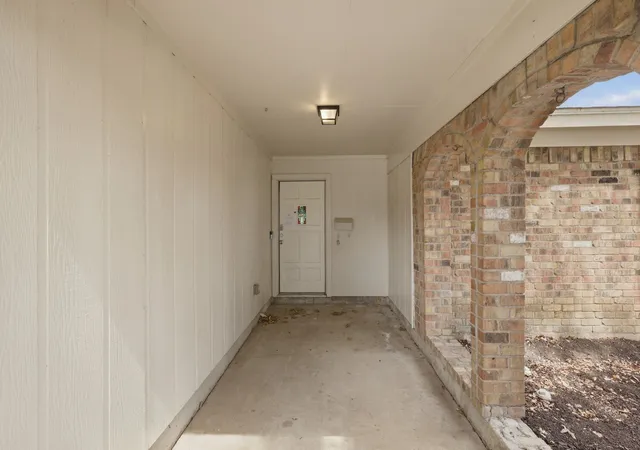 Photo 4 of Single family home for sale at 3212 Glenmont Dr, Fort Worth, TX 76133 | MLS# 21385585 | Listing updated on 2026-10-29