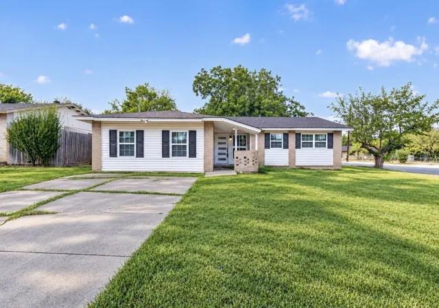 Photo 1 of Single family home for sale at 607 Edgedale Dr, Dallas, TX 75232 | MLS# 21397816 | Listing updated on 2026-10-20