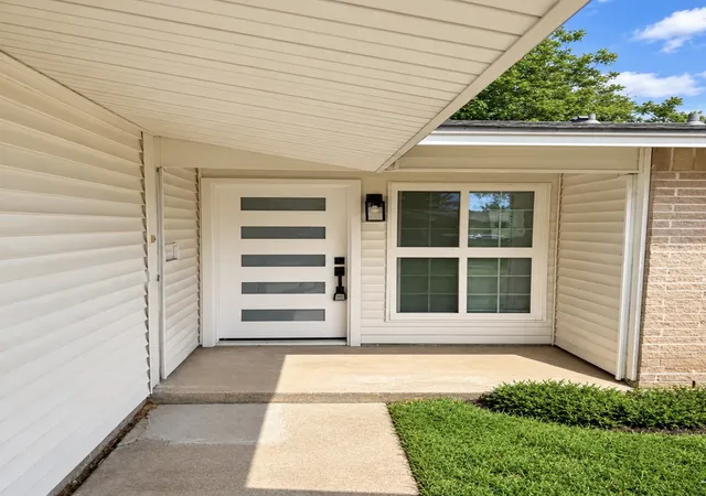 Photo 2 of Single family home for sale at 607 Edgedale Dr, Dallas, TX 75232 | MLS# 21397816 | Listing updated on 2026-10-20