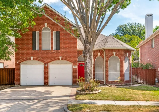 Photo 1 of Sale Pending at 921 Parker Dr, Coppell, TX 75019 | MLS# 21384356 | Listing updated on 2026-10-22