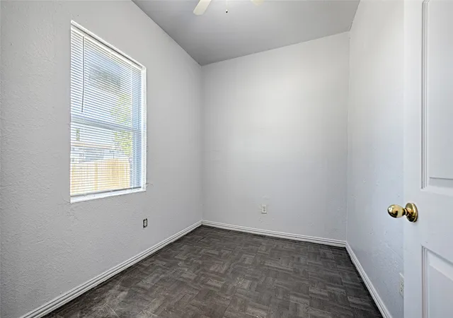 Listing Photo 2 - Condo for sale in building located at 3020 S Blvd, Dallas, TX 75215 - Unit #6