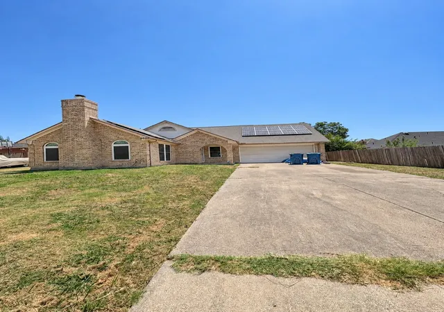 Photo 1 of Sale Pending at 8006 Weatherly Dr, Rowlett, TX 75089 | MLS# 21402045 | Listing updated on 2026-10-20