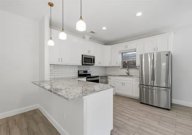 Photo 2 of Sale Pending at 2617 Ripple Rd, Dallas, TX 75241 | MLS# 21401736 | Listing updated on 2026-10-20