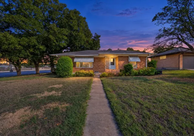 Photo 1 of Single family home for sale at 301 Hillcrest Ave, Richardson, TX 75081 | MLS# 21402517 | Listing updated on 2026-10-19