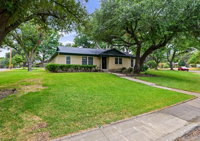 Photo 2 of Single family home for sale at 2630 Briarcove Dr, Plano, TX 75074 | MLS# 21400577 | Listing updated on 2026-10-22
