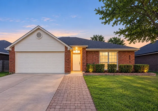 Photo 1 of Sale Pending at 3534 Mojave Dr, Dallas, TX 75241 | MLS# 21401717 | Listing updated on 2026-10-20