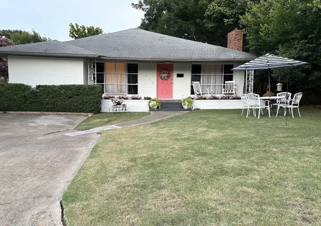 Photo 1 of Single family home for sale at 1406 Eastus Dr, Dallas, TX 75208 | MLS# 21400604 | Listing updated on 2026-10-19