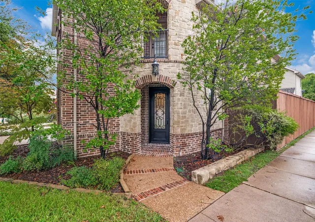 Photo 1 of Sale Pending at 5500 Longview, Dallas, TX 75206 | MLS# 21403003 | Listing updated on 2026-10-19