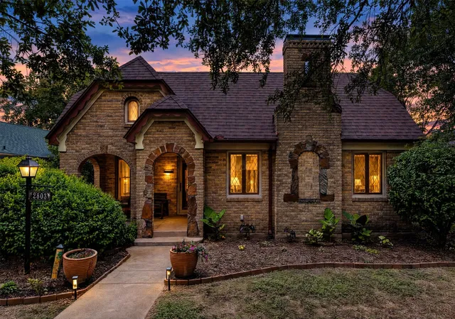 Single family home for sale at 2803 Cain Blvd, Dallas, TX 75211 | MLS# 21402518