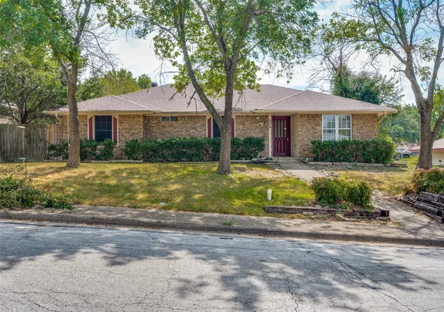 Photo 1 of Single family home for sale at 504 Pheasant Ln, De Soto, TX 75115 | MLS# 21403630 | Listing updated on 2026-10-27