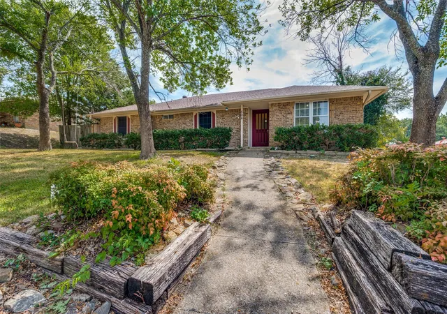 Photo 1 of Single family home for sale at 504 Pheasant Ln, De Soto, TX 75115 | MLS# 21403630 | Listing updated on 2026-10-27