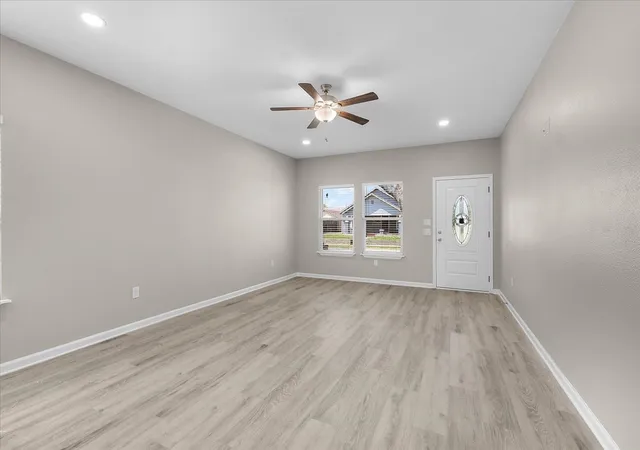 Photo 4 of Single family home for sale at 804 N Chandler Dr, Fort Worth, TX 76111 | MLS# 21404033 | Listing updated on 2026-10-20
