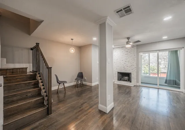 Listing Photo 2 - Condo for sale in building located at 5757 Martel Ave, Dallas, TX 75206 - Unit #B08