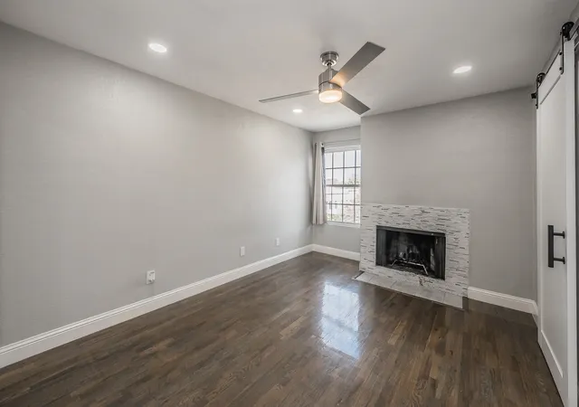 Listing Photo 3 - Condo for sale in building located at 5757 Martel Ave, Dallas, TX 75206 - Unit #B08