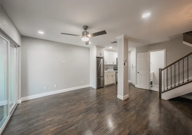 Listing Photo 5 - Condo for sale in building located at 5757 Martel Ave, Dallas, TX 75206 - Unit #B08