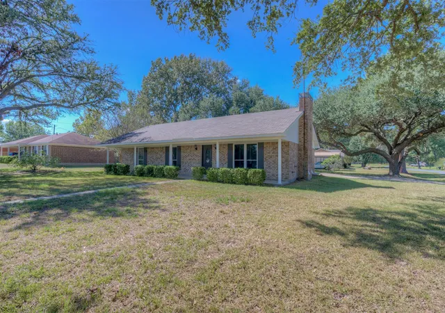 Single family home for sale at 10405 Mcelroy Dr, Keithville, LA 71047 | MLS# 21405883