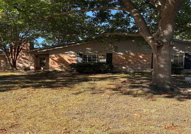 Photo 1 of Single family home for sale at 426 Bedford Dr, Richardson, TX 75080 | MLS# 21406448 | Listing updated on 2026-10-20