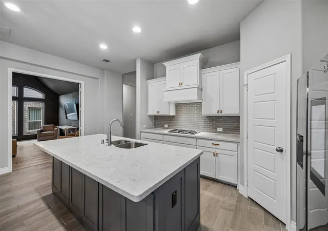 Photo 4 of Single family home for sale at 2433 Cobbler St, Justin, TX 76247 | MLS# 21404484 | Listing updated on 2026-10-20