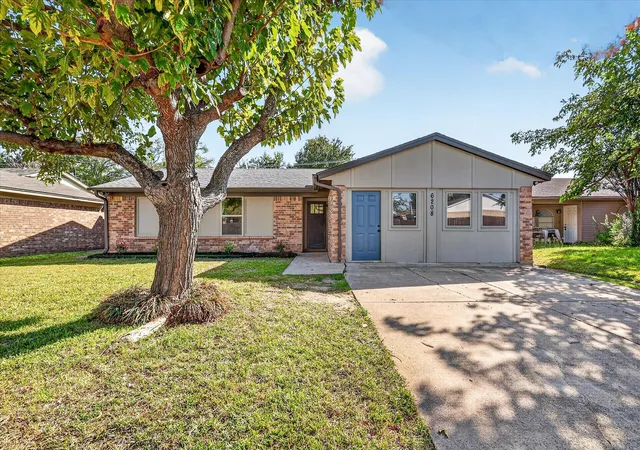 Single family home for sale at 6208 Kary Lynn Dr S, Watauga, TX 76148 | MLS# 21399715
