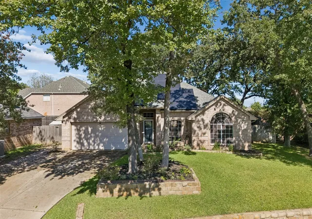 Photo 1 of Single family home for sale at 905 Forest Holw Dr, Hurst, TX 76053 | MLS# 21397793 | Listing updated on 2026-10-20