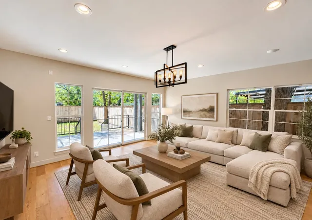 Photo 2 of Single family home for sale at 1005 Mount Auburn Ave, Dallas, TX 75223 | MLS# 21406696 | Listing updated on 2026-10-20