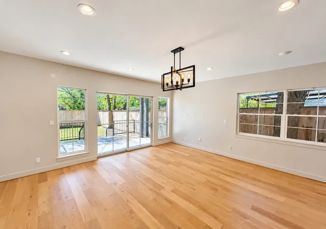Photo 3 of Single family home for sale at 1005 Mount Auburn Ave, Dallas, TX 75223 | MLS# 21406696 | Listing updated on 2026-10-20