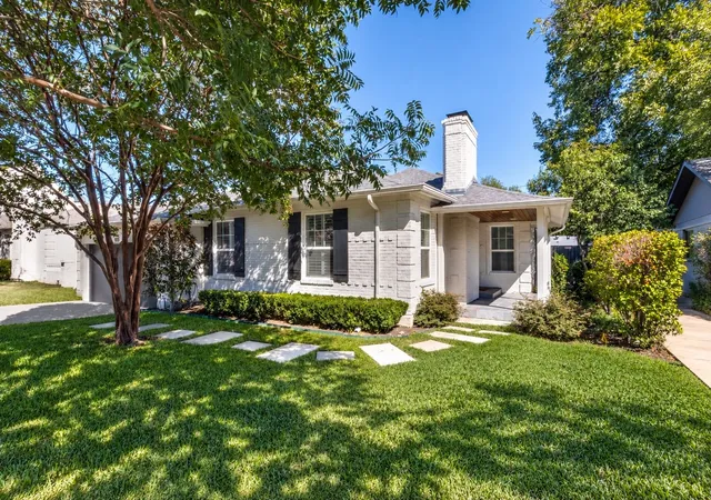 Single family home for sale at 6550 Oriole Dr, Dallas, TX 75209 | MLS# 21404597