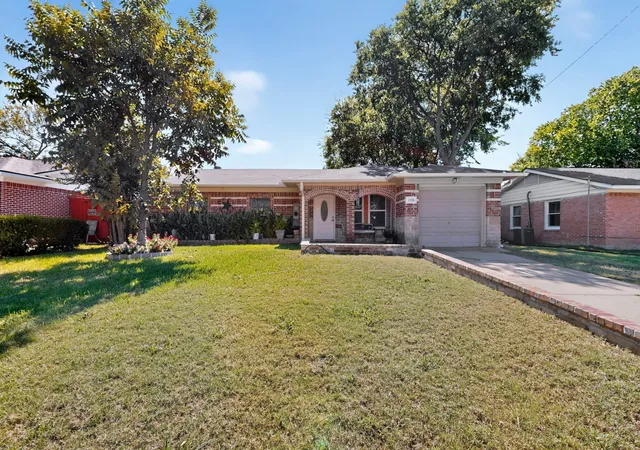 Photo 2 of Single family home for sale at 2520 Hillsboro Ave, Dallas, TX 75228 | MLS# 21404822 | Listing updated on 2026-10-19