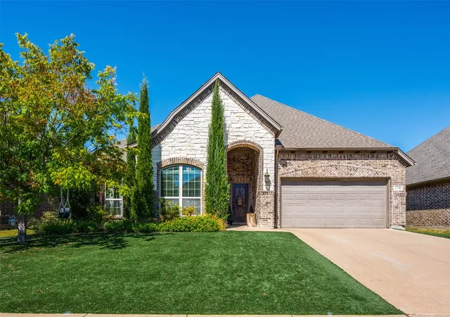 Single family home for sale at 2740 Chimney Rock Rd, Burleson, TX 76028 | MLS# 21408174