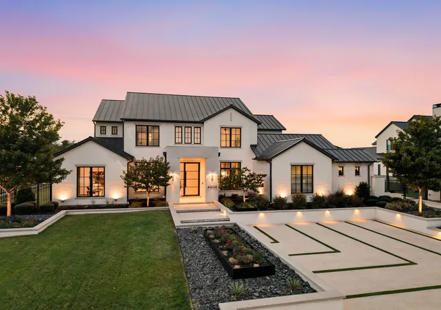 Photo 1 of Mansion for sale at 4404 Saddleback Ln, Southlake, TX 76092 | MLS# 21407115 | Listing updated on 2026-10-20