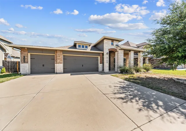 Photo 2 of Single family home for sale at 3108 Gilchrist Dr, Lorena, TX 76655 | MLS# 21399964 | Listing updated on 2026-10-21