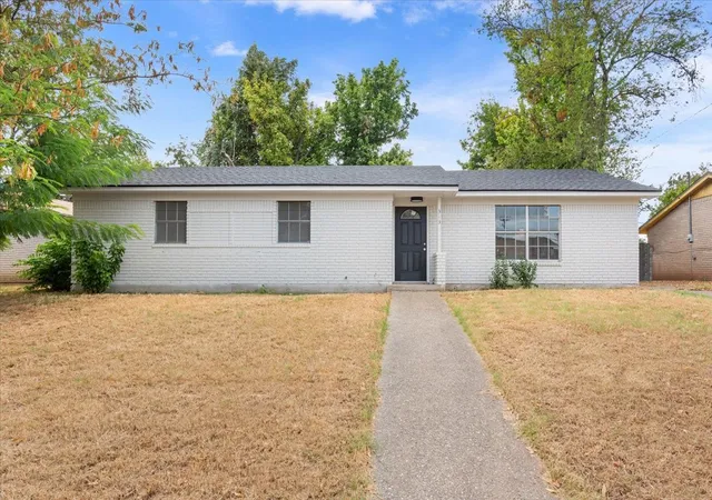 Single family home for sale at 313 Carver St, Waco, TX 76704 | MLS# 21409352